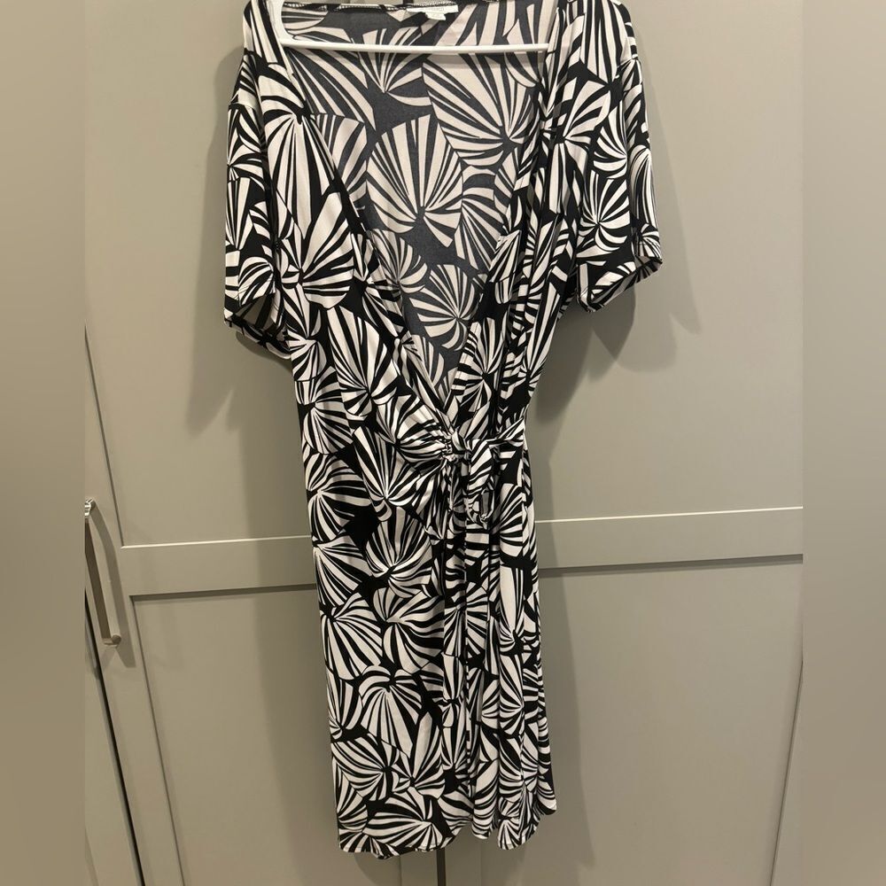 Dress Barn Wrap Dress. Black and white palm leaf pattern! Very stylish!
